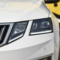 Передние светодиодные фары Шкода Октавия А7 FL 2018-2020 V7 type [ОРИГИНАЛЬНЫЕ комплектующие; Комплект Л+П; ходовые огни; FULL LED]